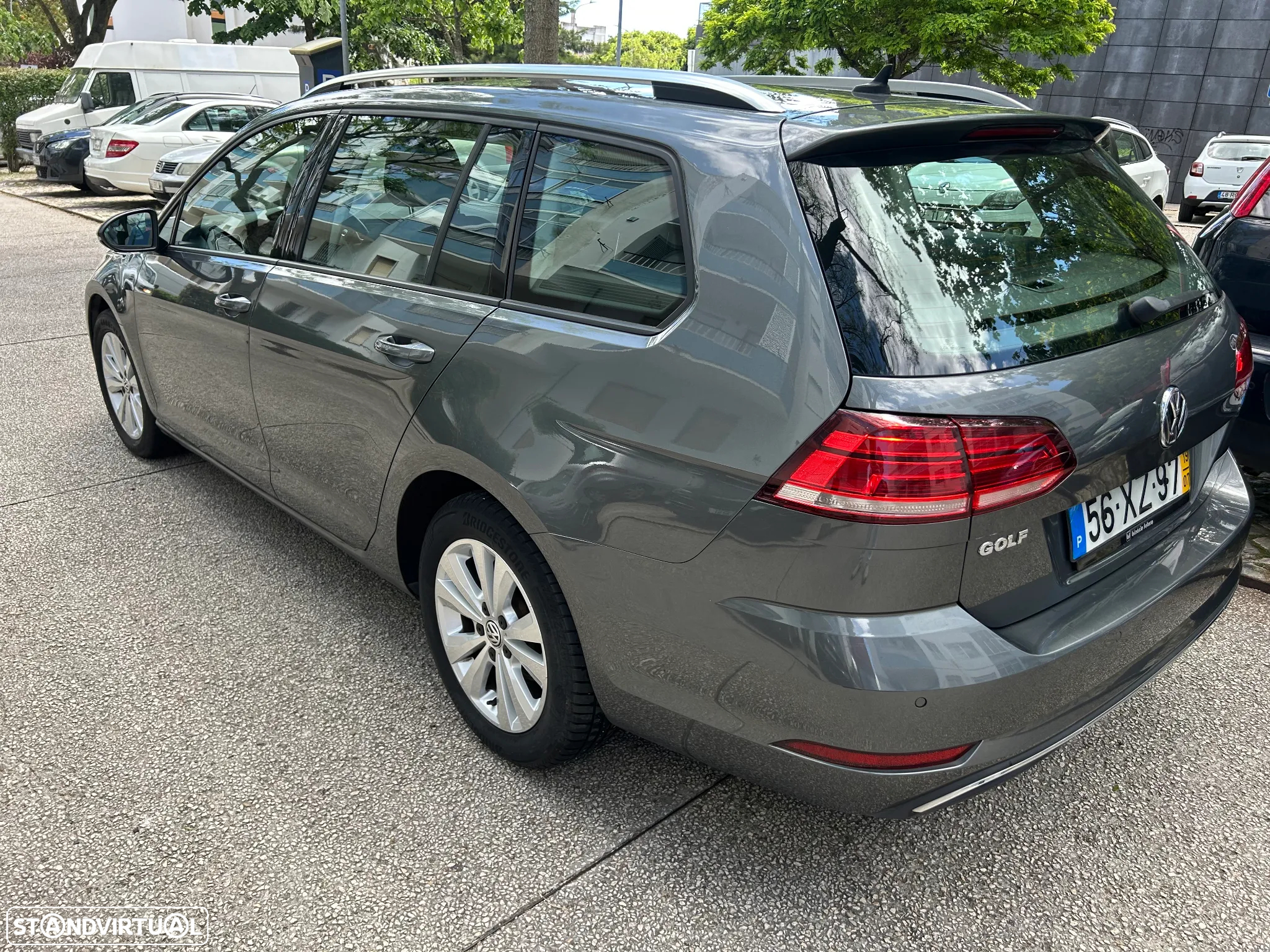 VW Golf Variant 1.6 TDi Confortline DSG - 4