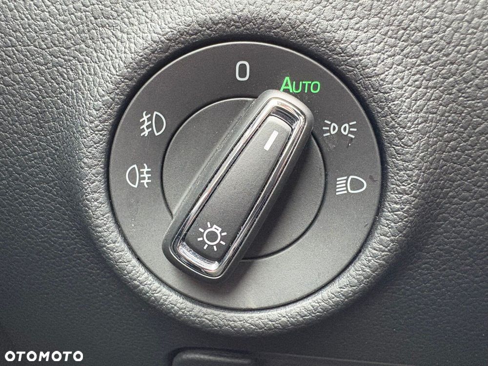 Skoda Superb 2.0 TDI Ambition DSG - 25