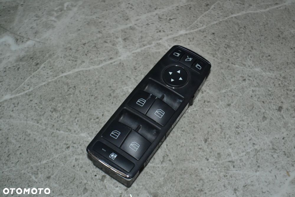 MERCEDES W204 PANEL STEROWANIA SZYB ELEKTRYCZNYCH LUSTEREK 2048703558 - 2