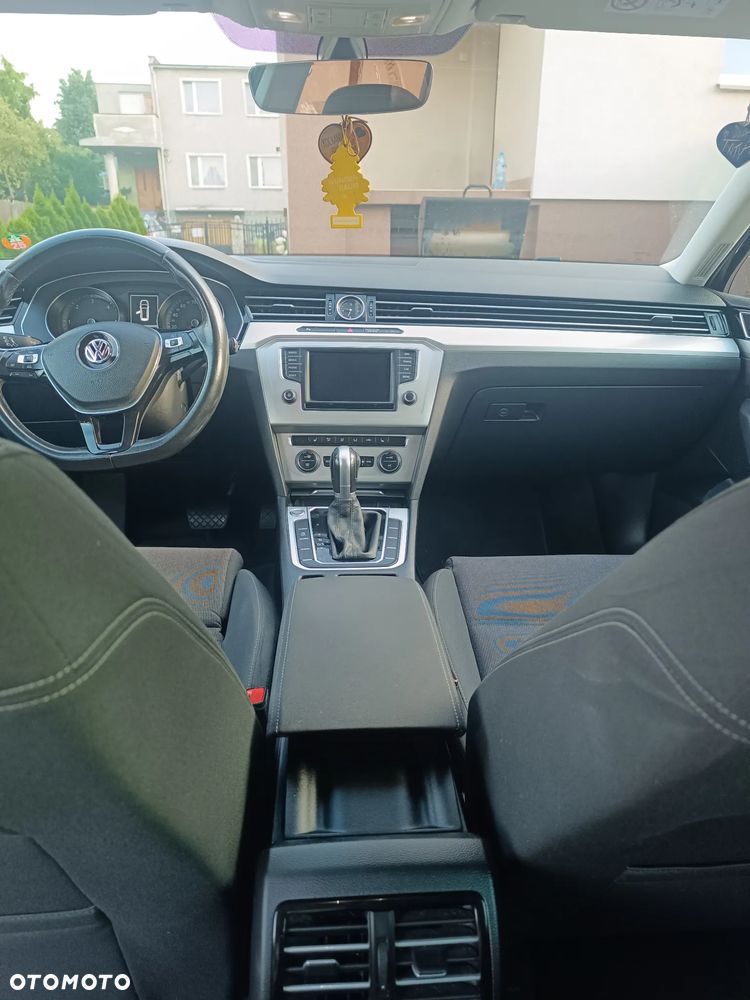 Volkswagen Passat - 10