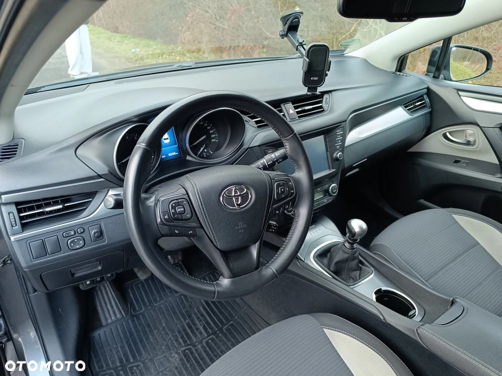 Toyota Avensis 1.8 Premium - 14
