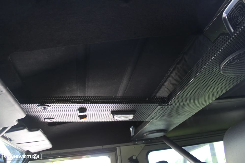 Land Rover Defender 90 2.5 TD5 Metal Top - 37