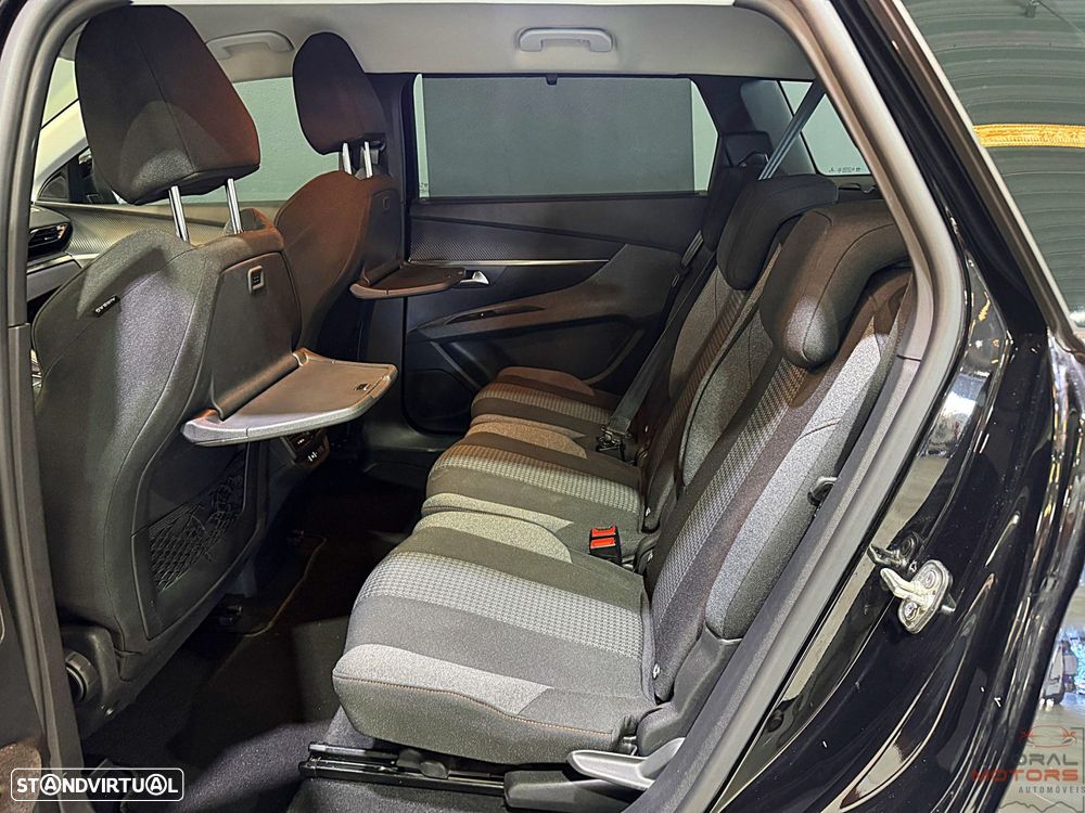 Peugeot 5008 1.2 PureTech Allure EAT8 - 17