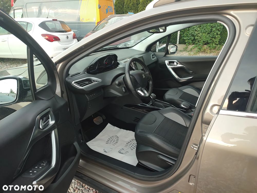Peugeot 2008 1.2 Pure Tech GPF Allure S&S EAT6 - 19