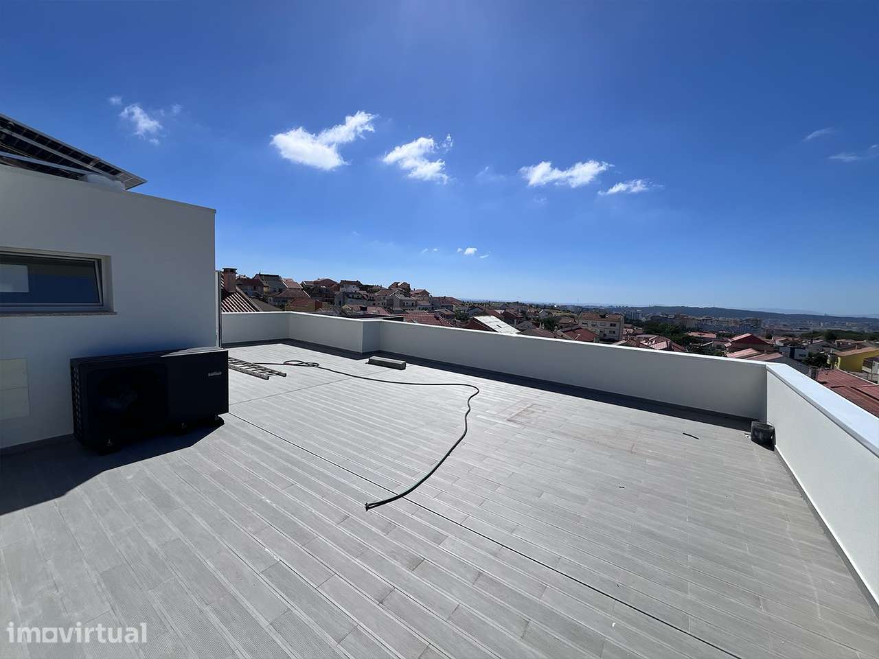 Moradia Geminada T3+1 com terraço, garagem e acessibilidade - Grande imagem: 2/15