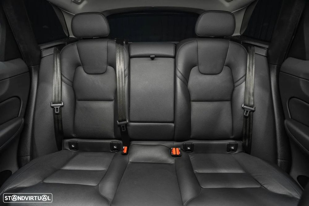 Volvo XC 60 T6 AWD Recharge Plus Bright - 25