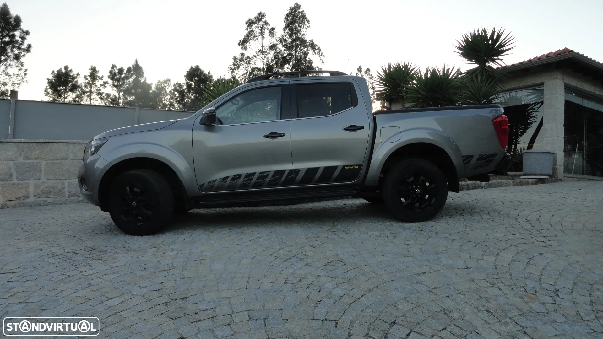 Nissan Navara 2.3 dCi CD 4WD N-Guard - 3
