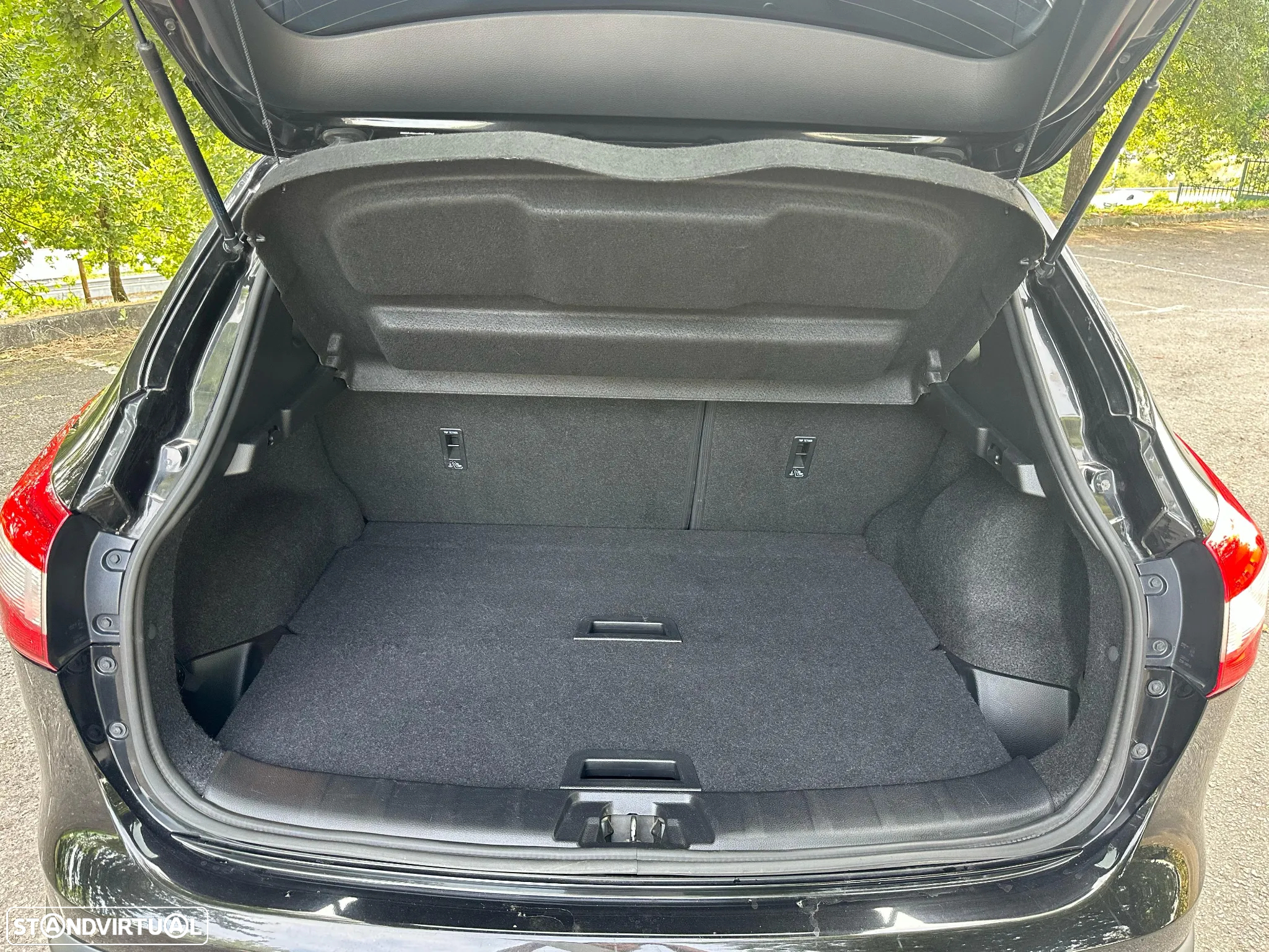 Nissan Qashqai 1.5 dCi N-Connecta 18 - 28