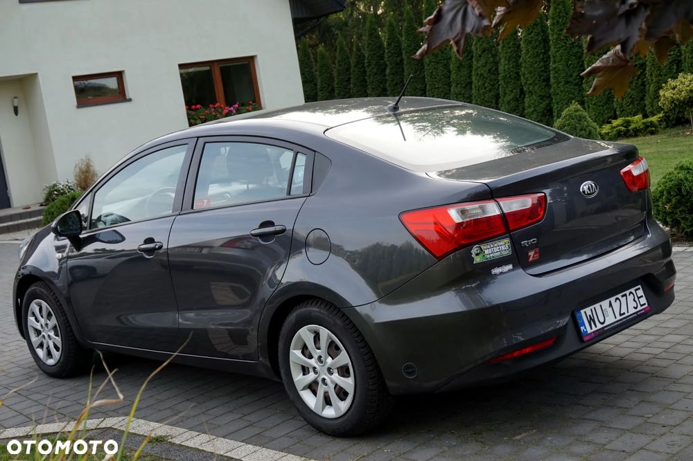 Kia Rio 1.2 L - 4