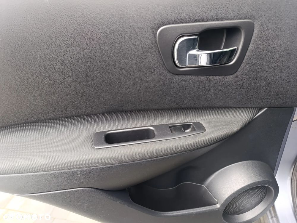 Nissan Qashqai 2.0 dCi 4 x 4 DPF tekna - 19