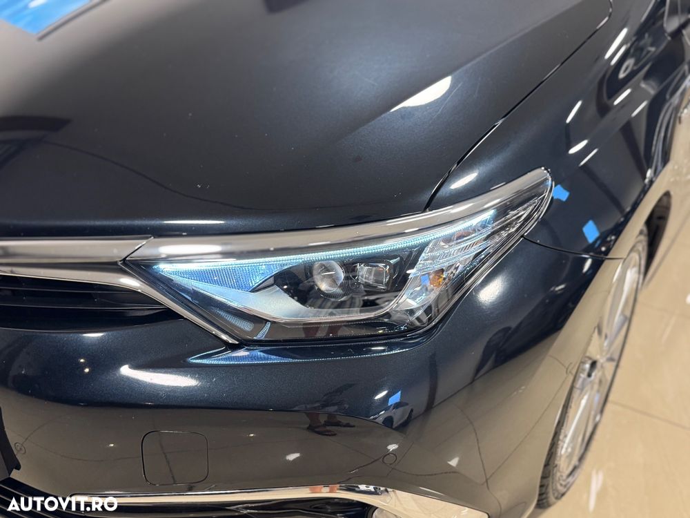 Toyota Auris 1.8 L VVT-i HSD Sol + - 27