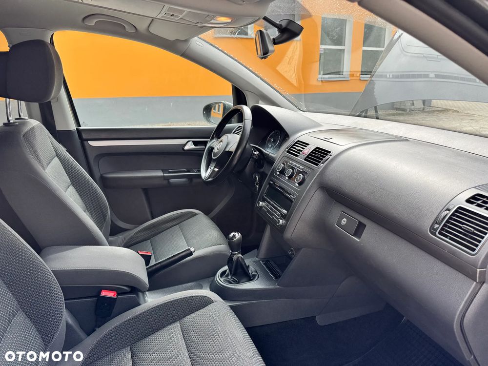 Volkswagen Touran - 17