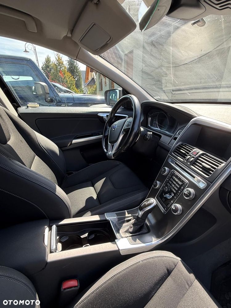 Volvo XC 60 D5 AWD Momentum - 8