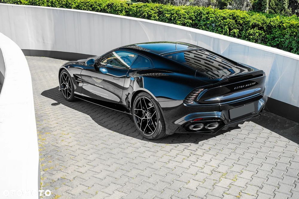 Aston Martin Vanquish - 4