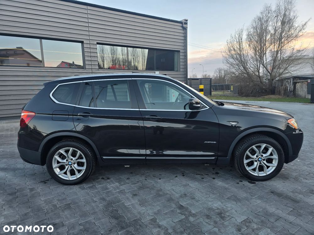 BMW X3 xDrive28i Sport-Aut - 4