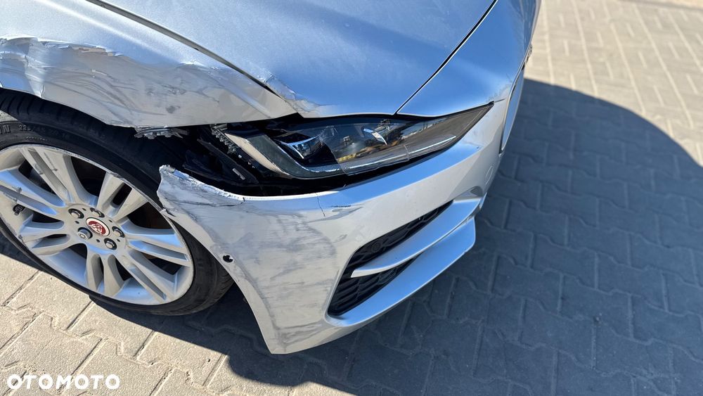 Jaguar XE 2.0 D Prestige - 15