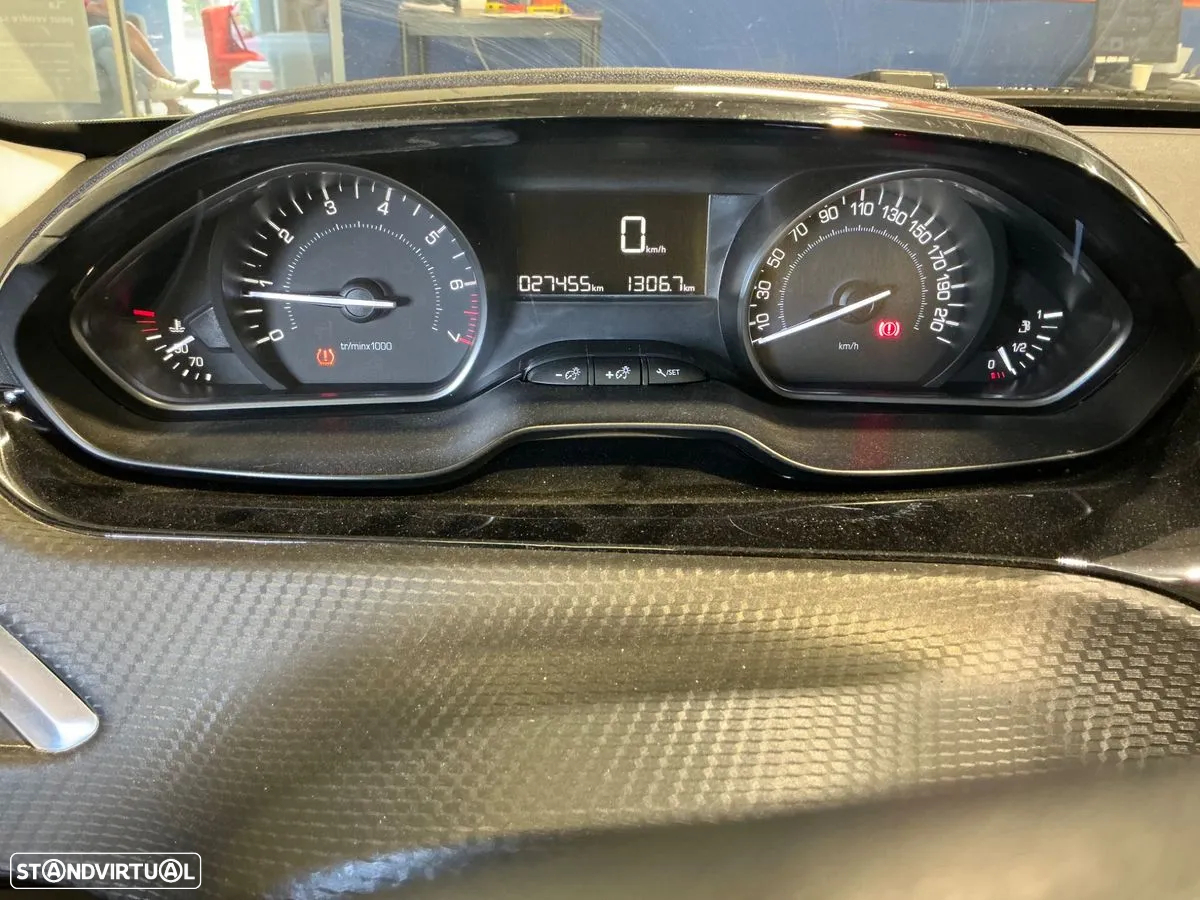 Peugeot 208 1.2 PureTech Signature - 6
