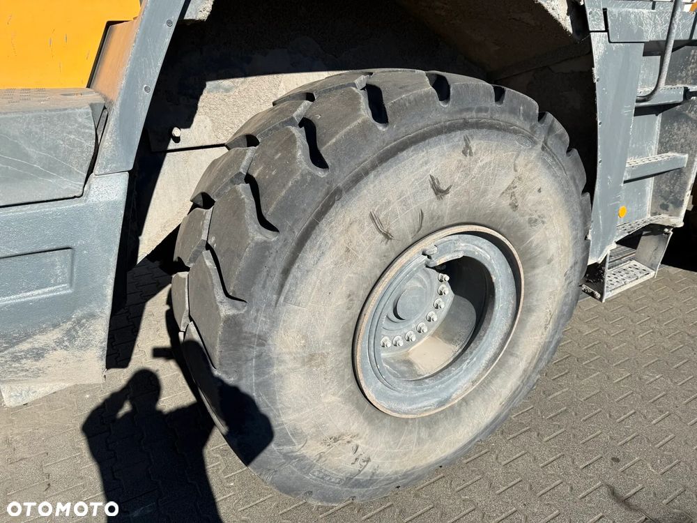 Liebherr L566 - 24