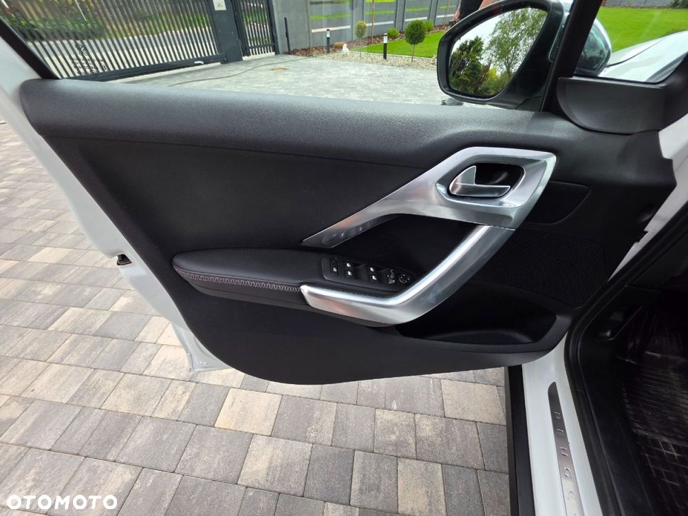 Peugeot 2008 - 11