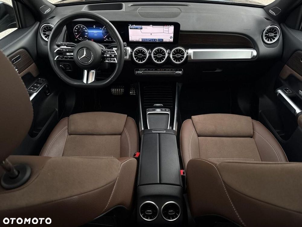 Mercedes-Benz GLB - 16