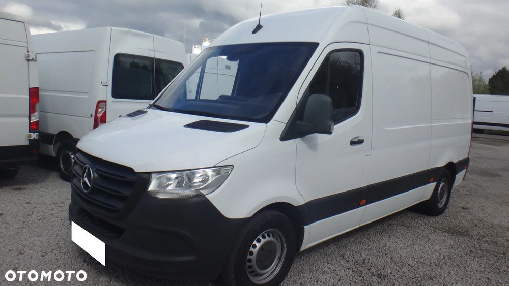 Mercedes-Benz Sprinter - 2