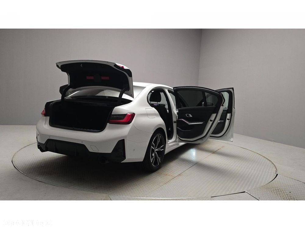 BMW Seria 3 320d xDrive M Sport - 10