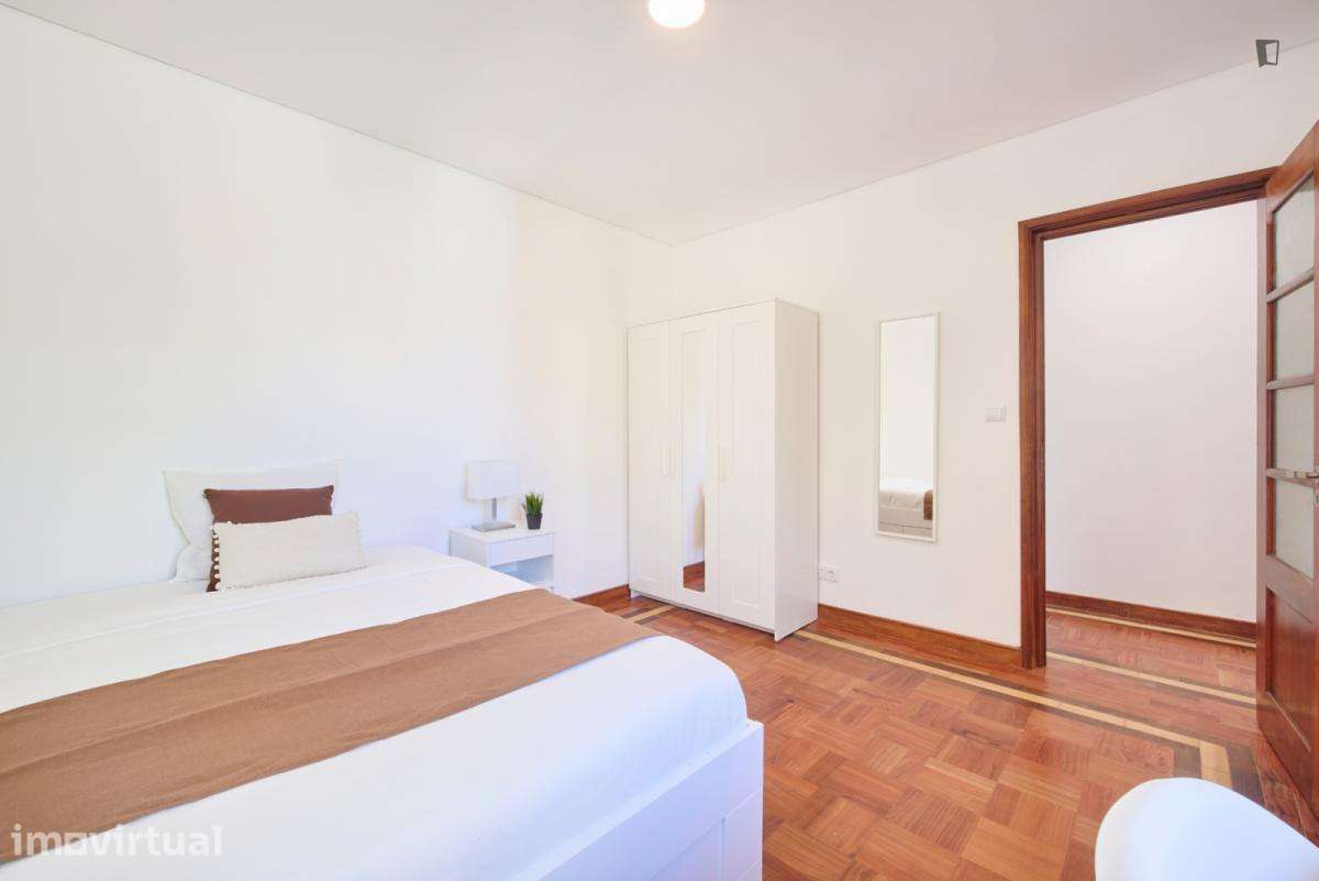 Quarto - localizado em São Sebastião Lisbon - Grande imagem: 5/38