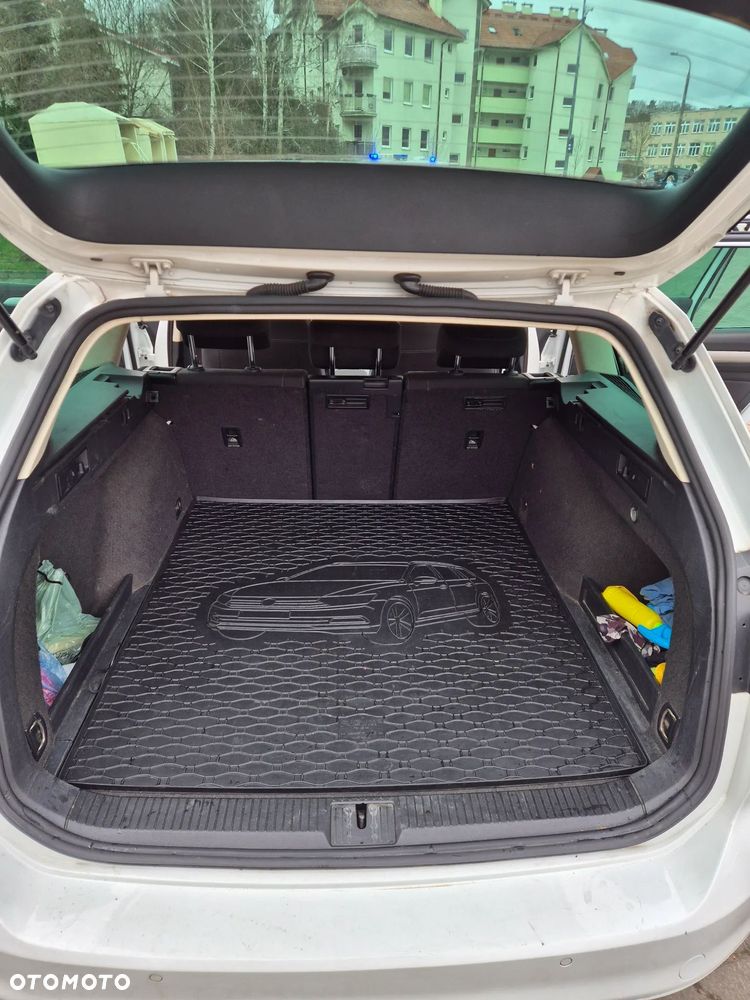 Volkswagen Passat 2.0 TDI SCR DSG Comfortline - 9