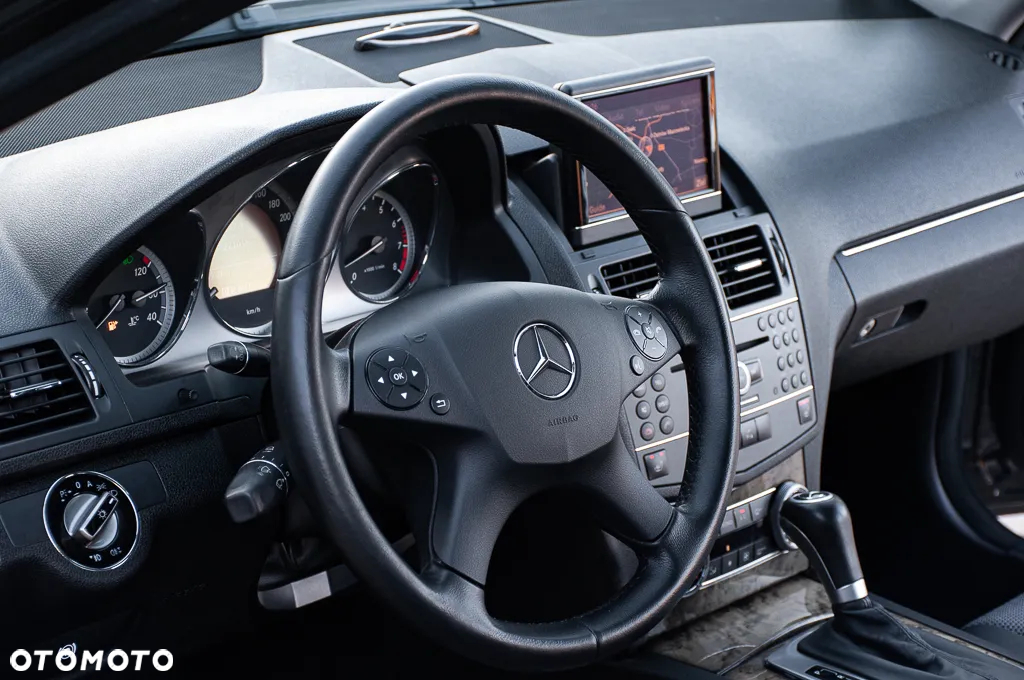 Mercedes-Benz Klasa C 200 T (BlueEFFICIENCY) 7G-TRONIC Avantgarde - 34