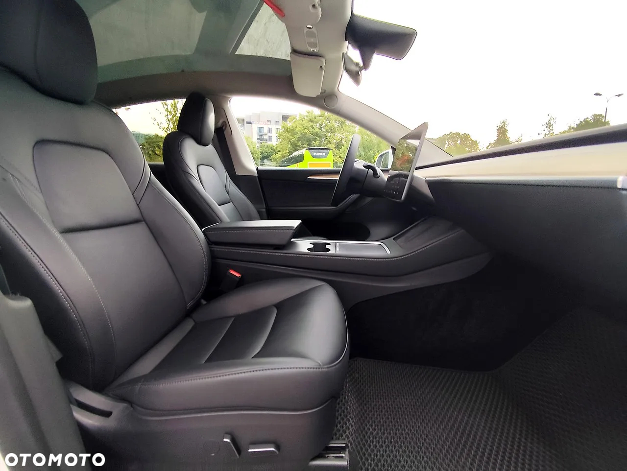 Tesla Y Long Range RWD - 10