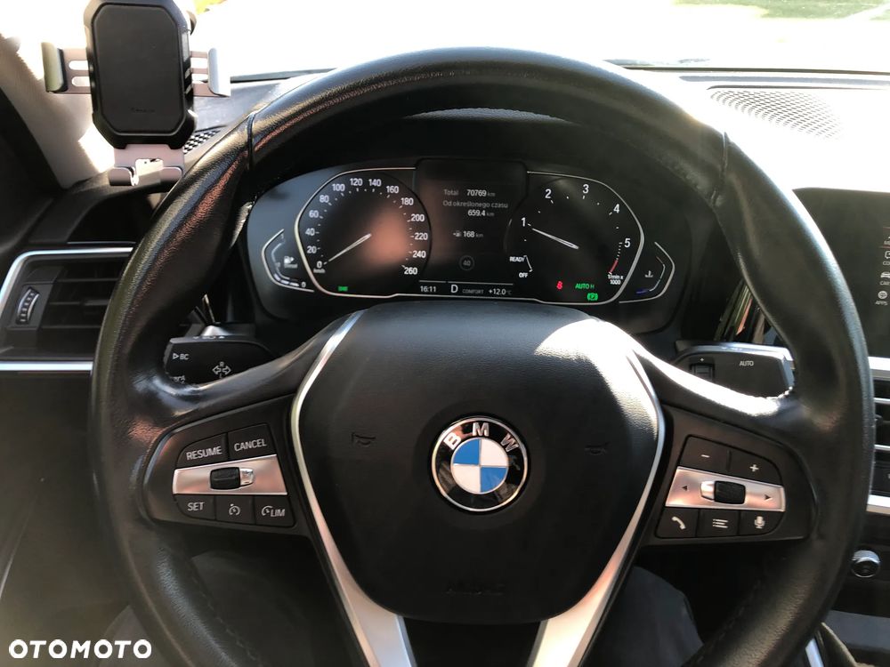 BMW Seria 3 318d mHEV - 9