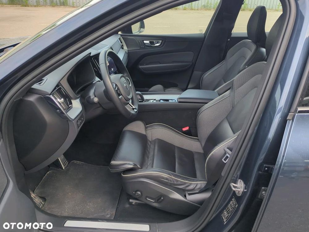 Volvo XC 60 T6 Plug-In Hybrid AWD Ultra Dark - 5