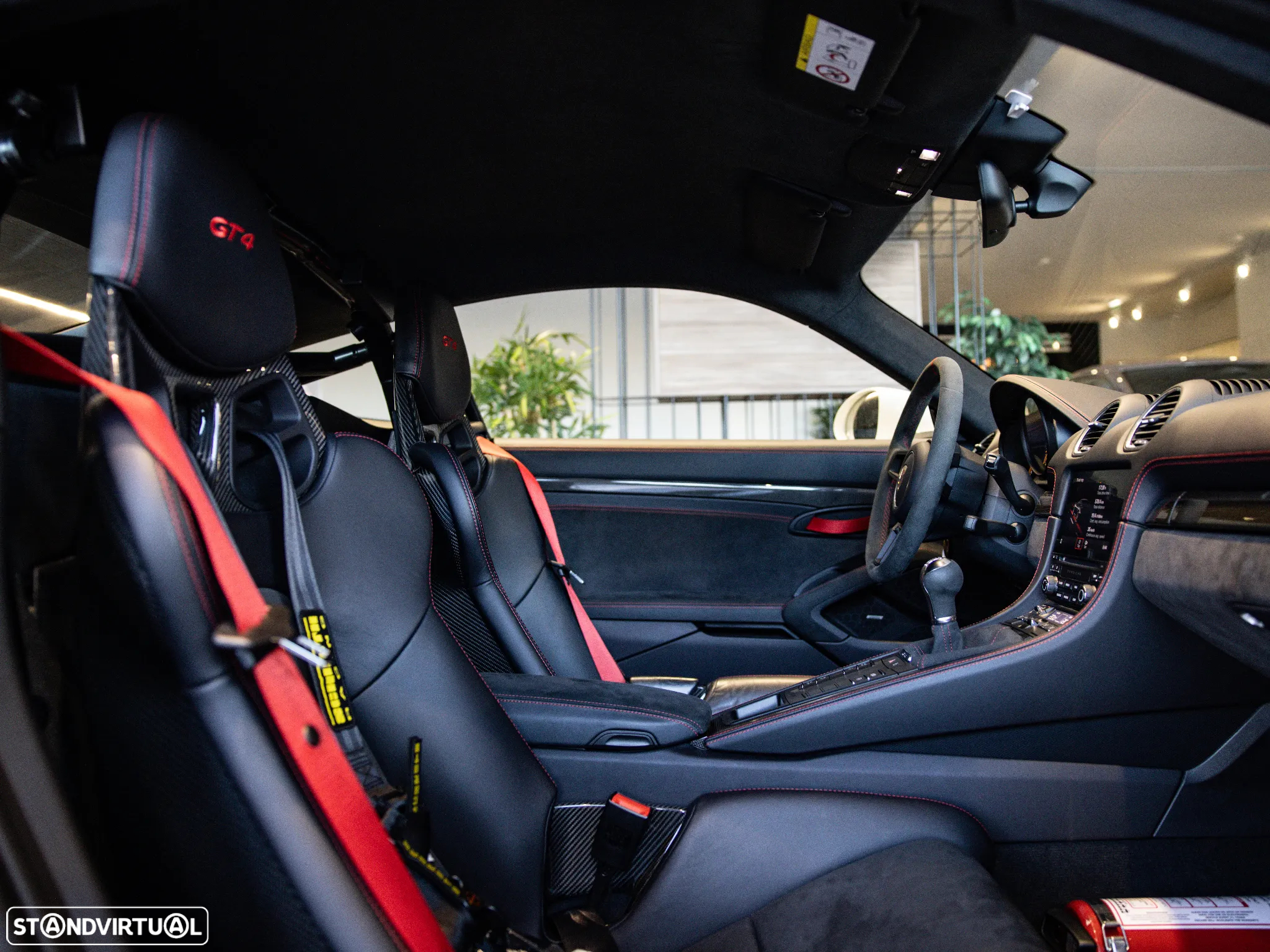 Porsche 718 Cayman GT4 - 41