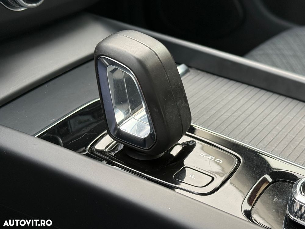 Volvo XC 60 B4 D AWD Core - 22