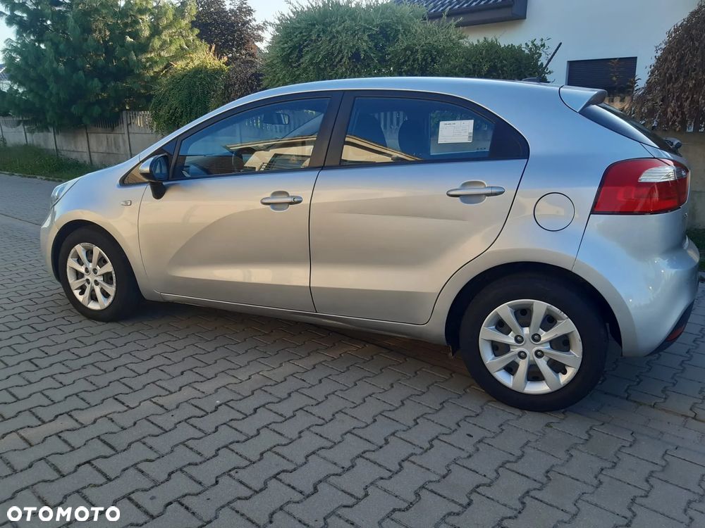 Kia Rio 1.1 CRDI Dream Team Edition - 12