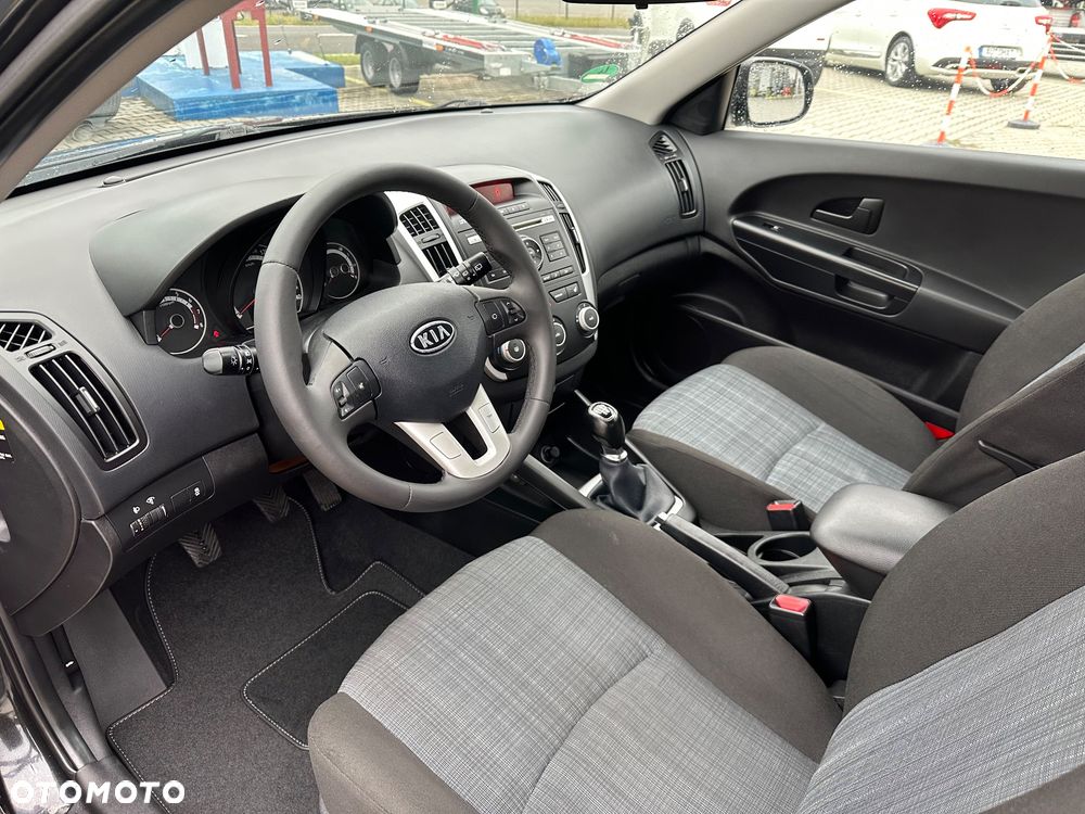 Kia Ceed 1.4 L - 9