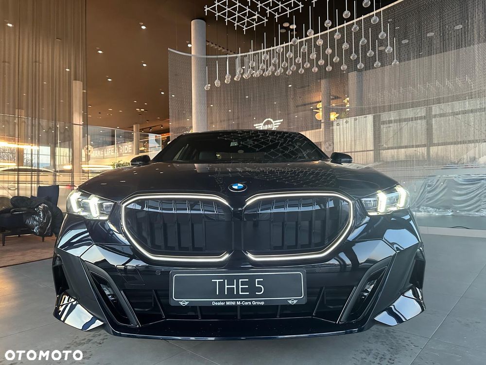 BMW Seria 5 540d xDrive mHEV - 10