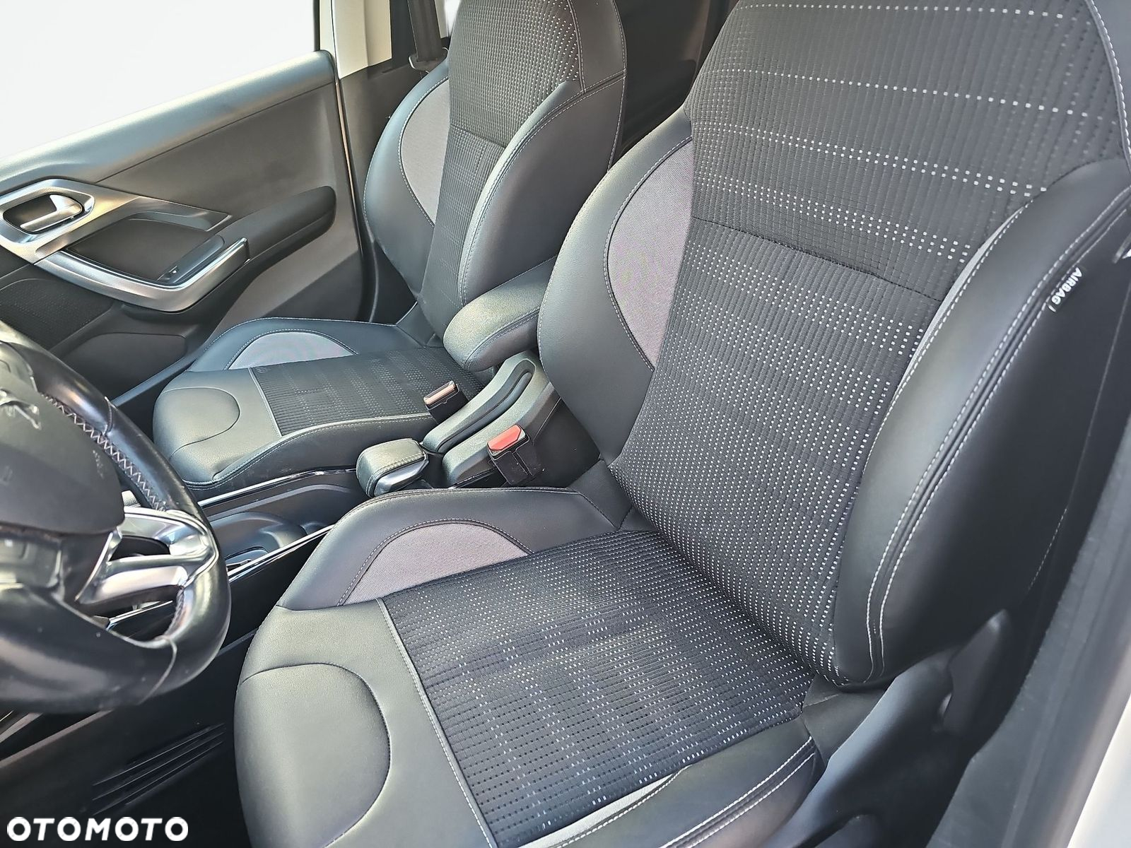 Peugeot 2008 - 12
