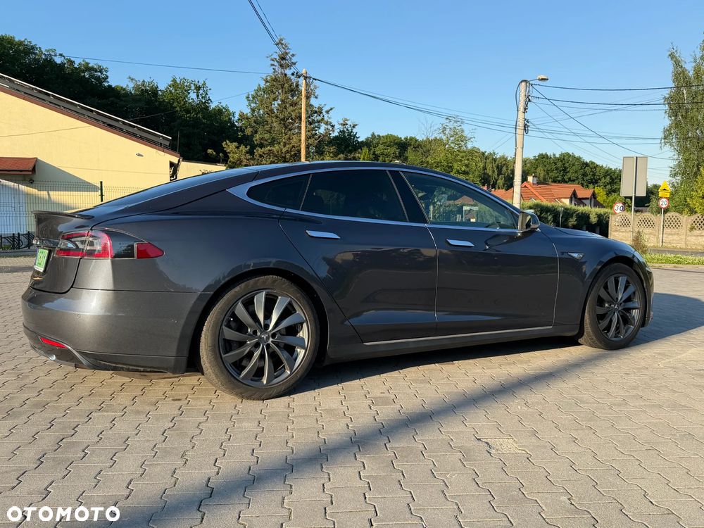Tesla Model S 85 D - 4