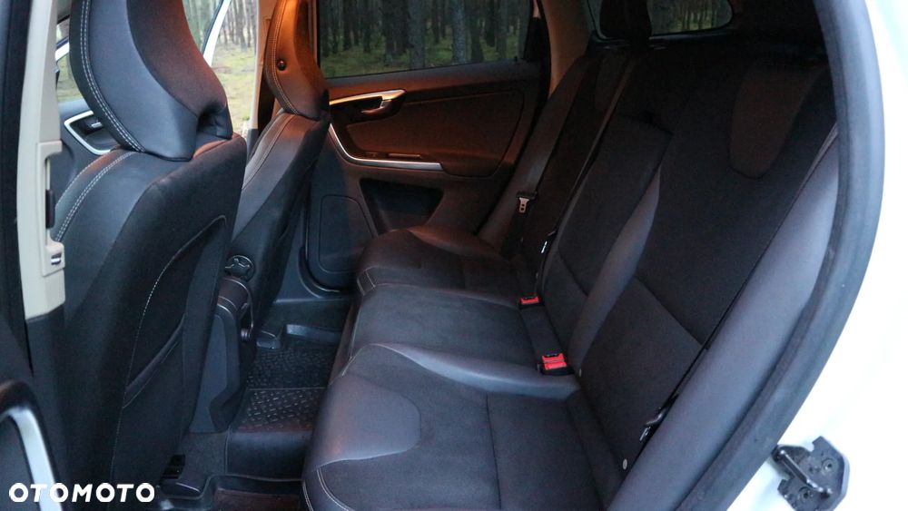 Volvo XC 60 D5 AWD Momentum - 13