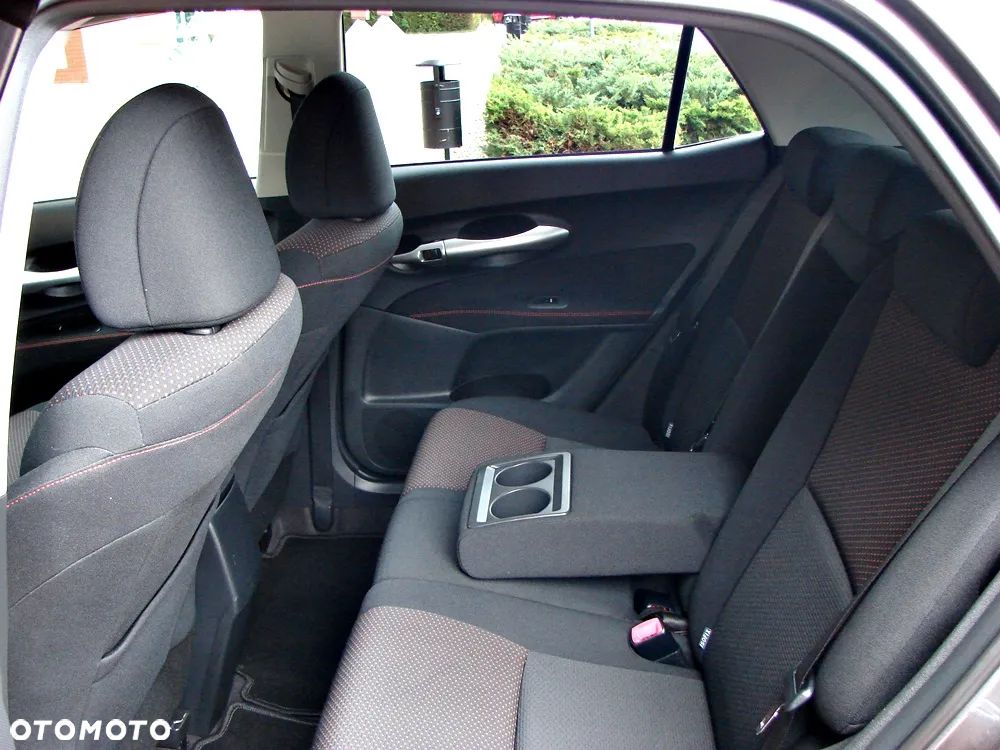 Toyota Auris 1.6 Premium Comfort - 6