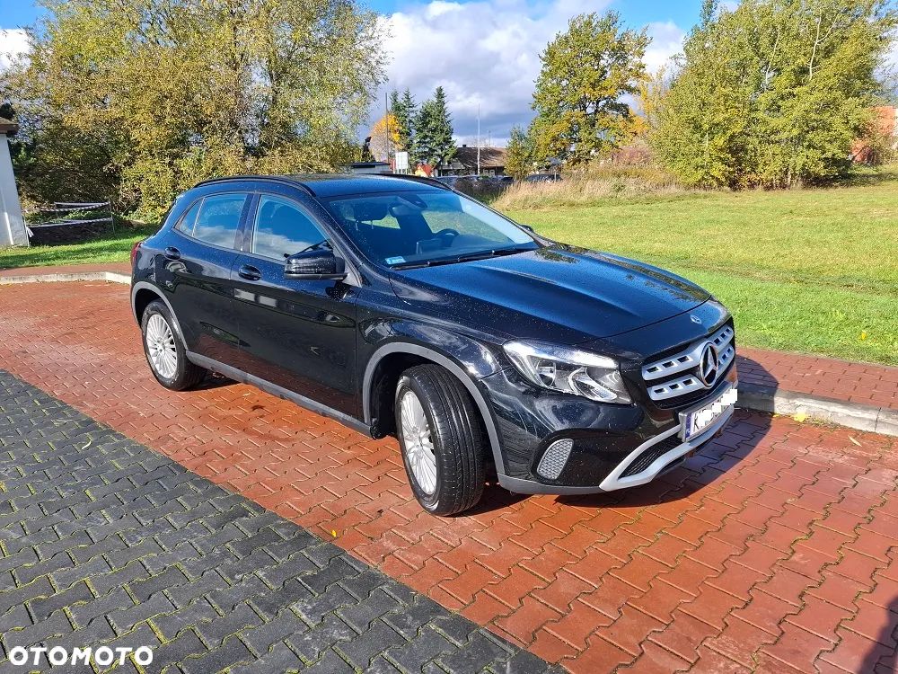 Mercedes-Benz GLA 180 7G-DCT Urban - 1
