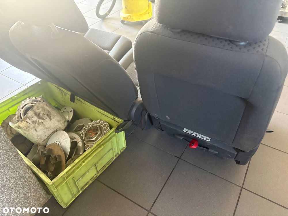Tylne fotele VW Touran T1 - 6