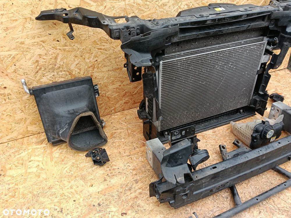 Komplet chłodnic pas przedni belka zderzaka Range Rover Velar L560 3.0d 2020 - 9