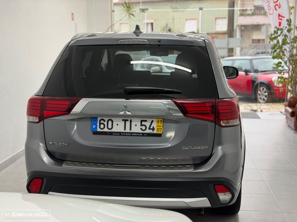 Mitsubishi Outlander 2.2 DI-D Instyle Navi Black Edition - 6