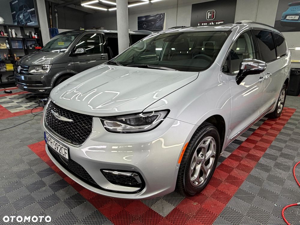 Chrysler Pacifica - 4