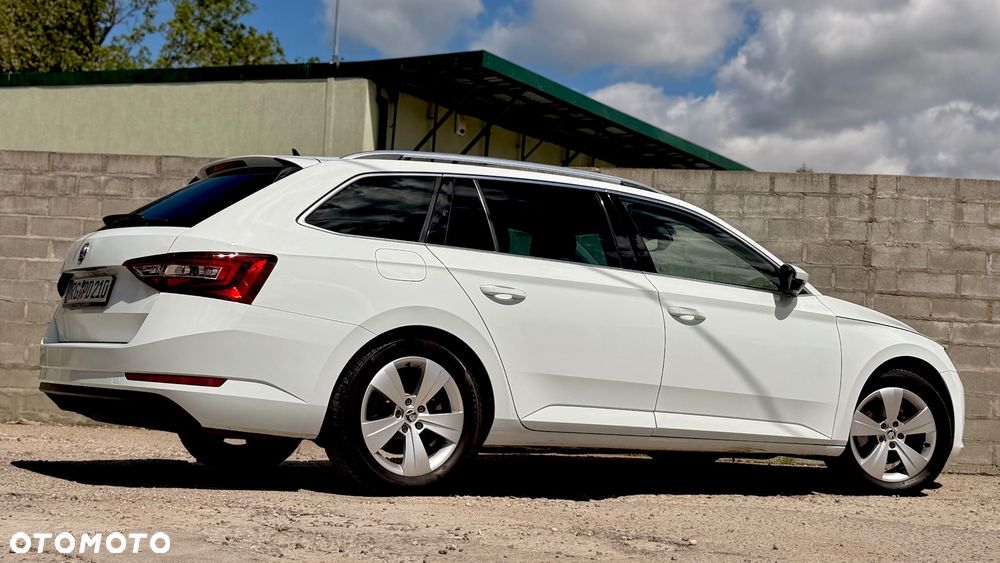 Skoda Superb 2.0 TDI DSG Premium Edition - 19