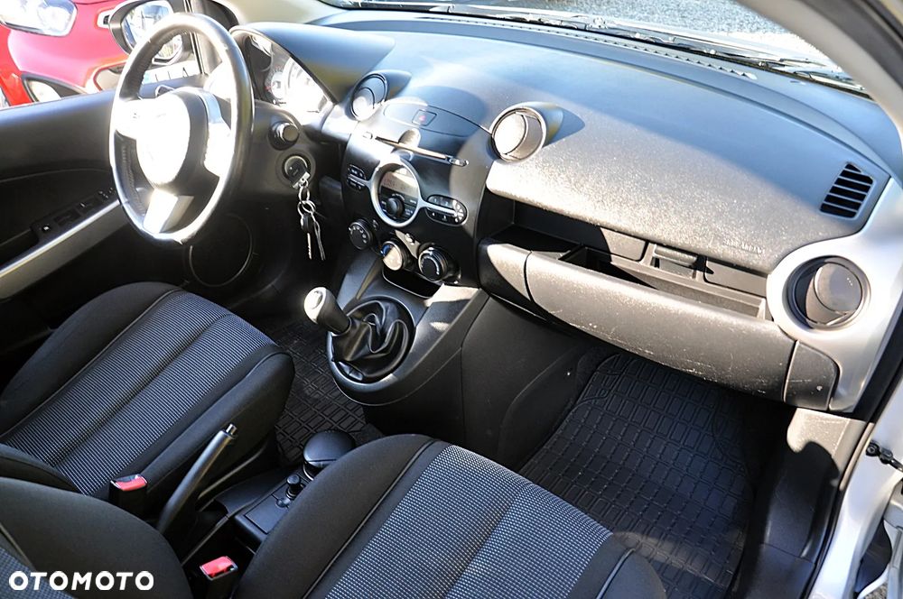 Mazda 2 1.5 Dynamic - 23