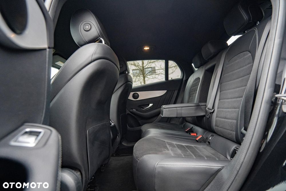 Mercedes-Benz GLC 300 4Matic 9G-TRONIC AMG Line - 15