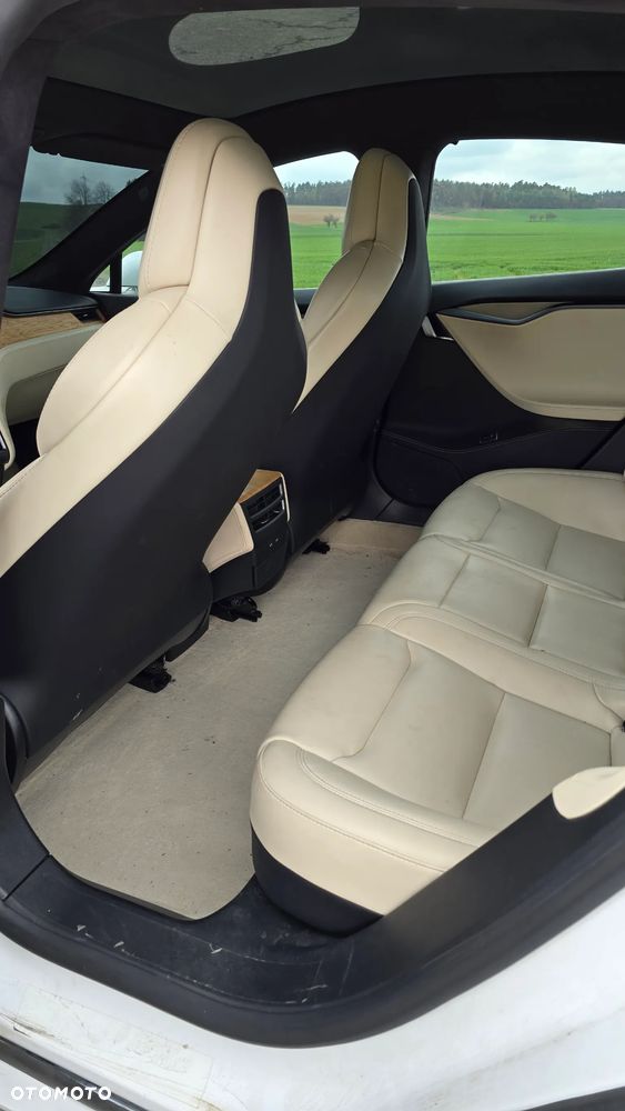 Tesla Model S - 16